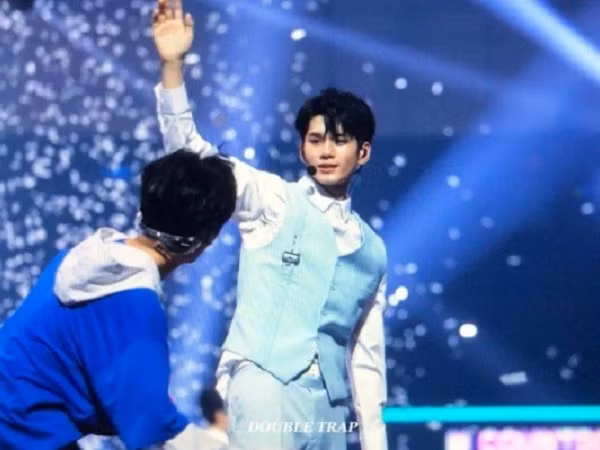 Bất ngờ phát hiện tình bạn bí mật giữa Ong Seongwoo (Wanna One) và Kino (Pentagon) 