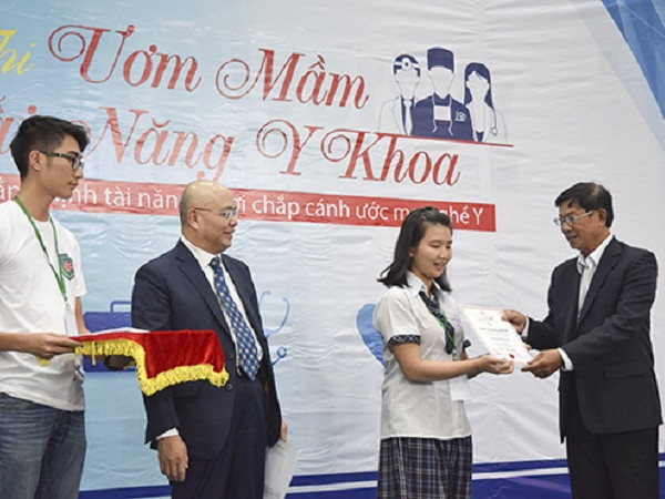 Gặp gỡ 11 tài năng y khoa được "ươm mầm" vào đầu năm 2018