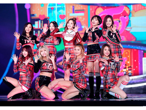 TWICE lập kỷ lục mới về doanh số album tuần đầu tiên cho girlgroup K-Pop