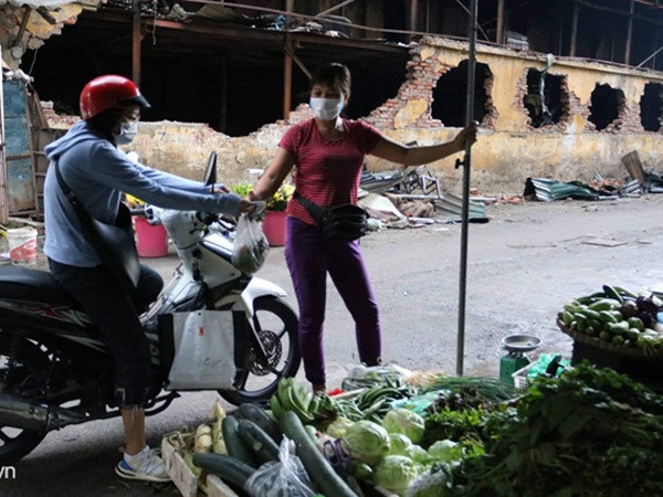 Bộ TN&MT khuyến cáo không dùng rau quả, thịt gần Công ty Rạng Đông