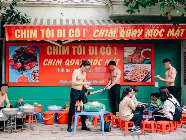 Lộ body quyến rũ bán hàng giữa trưa Hè, dàn mỹ nam khiến hội chị em "phát sốt"