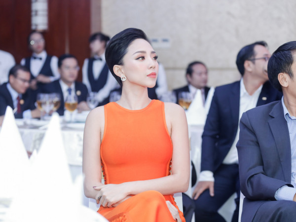 Đã lâu lắm rồi Tóc Tiên mới trở lại với mái tóc ngắn pixie đầy thu hút thế này