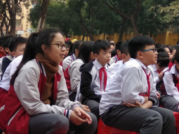 Nghỉ lễ, phụ huynh Hà Nội xôn xao với tiêu chuẩn sơ tuyển lớp 6 toàn điểm 10