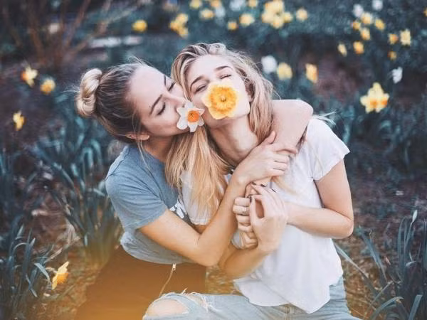 Những mốc thời gian hạnh phúc: Đi cùng bạn trong bóng tối