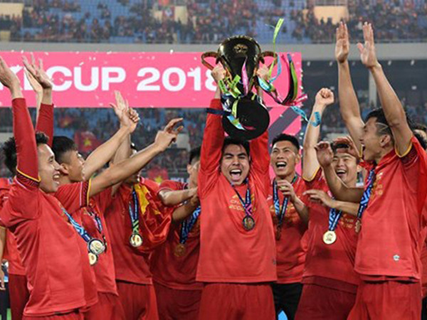 Đức Huy - Duy Mạnh: Tình bạn 10 năm của 2 cậu bé nhặt bóng tới 2 nhà vô địch