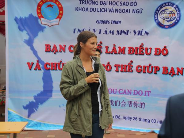 Các bạn trẻ Hải Dương hào hứng với "Một ngày làm sinh viên" tại Đại học Sao Đỏ