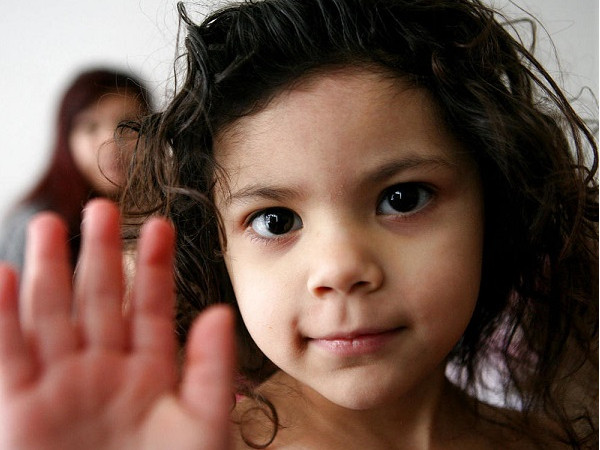 Cô bé bị cách ly trong suốt giờ học kỹ năng chỉ vì là người chuyển giới