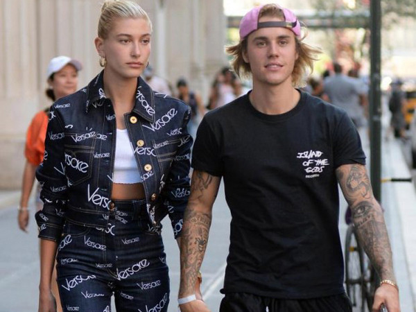 Không gì là không thể: Justin Bieber cầu hôn Hailey Baldwin chỉ sau một tháng tái hợp