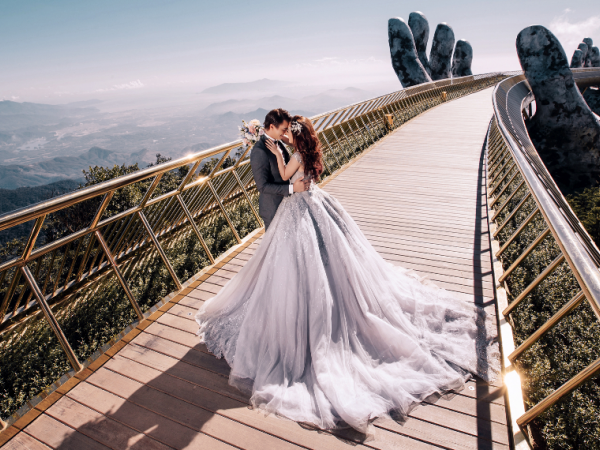 Diễn viên Hà Việt Dũng bất ngờ khoe ảnh cưới tình cảm bên bà xã người dân tộc Thái