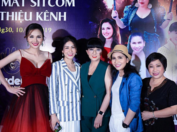 Nghệ sĩ Phương Dung mời NSƯT Hoài Linh, diễn viên Phi Phụng tham gia sitcom hài mới