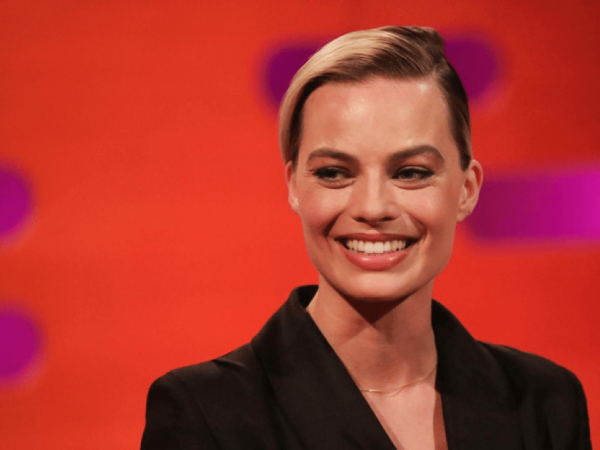 Margot Robbie trở nên thanh lịch khác lạ trong thiết kế của nhà mốt Công Trí