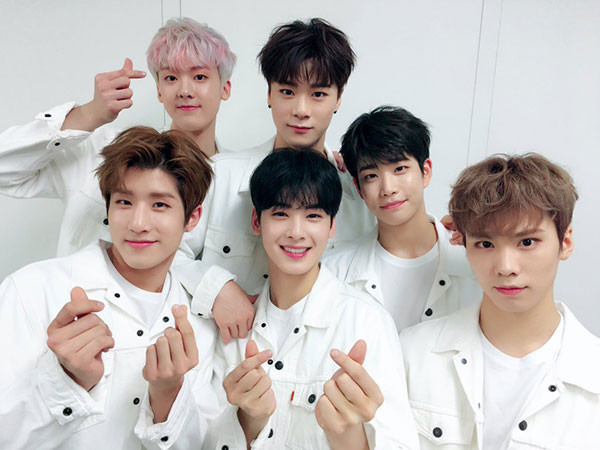 Sau 3 năm ra mắt, cuối cùng ASTRO cũng giành được chiếc cúp đầu tay!