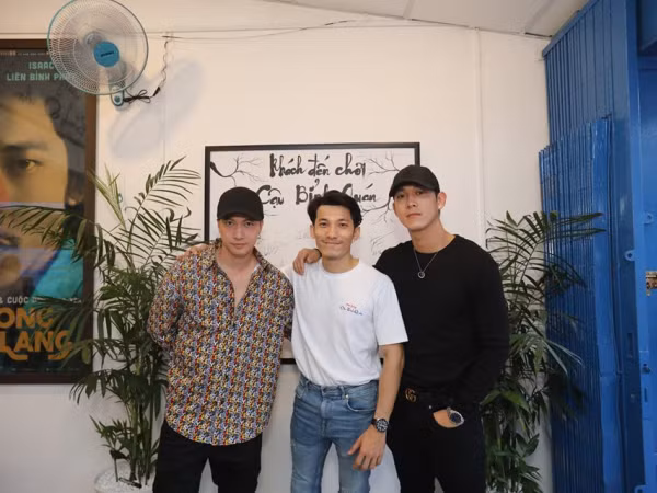  S.T Sơn Thạch, Song Luân, Masew đến chúc mừng Liên Bỉnh Phát lên chức ông chủ
