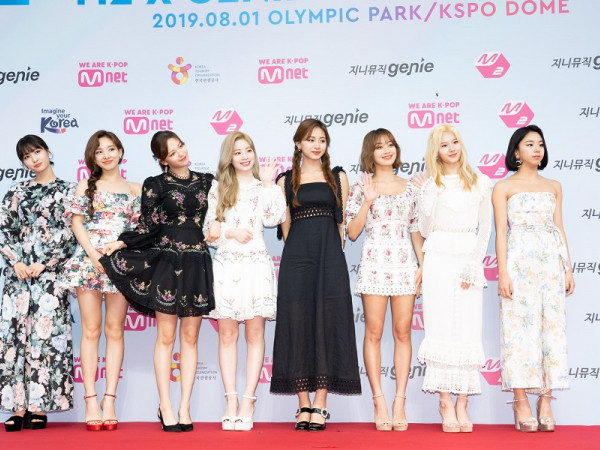 Sau màn gặp bọ trên thảm đỏ, TWICE lại ghi điểm với hành động này ở MGMA 2019