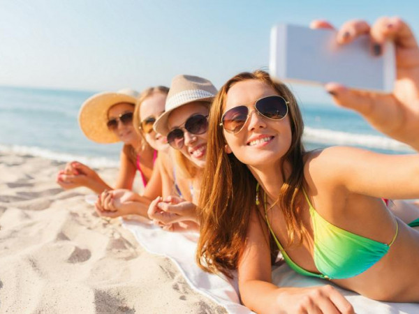 Bí kíp trang điểm giúp bạn hóa thân thành “nữ thần bãi biển”