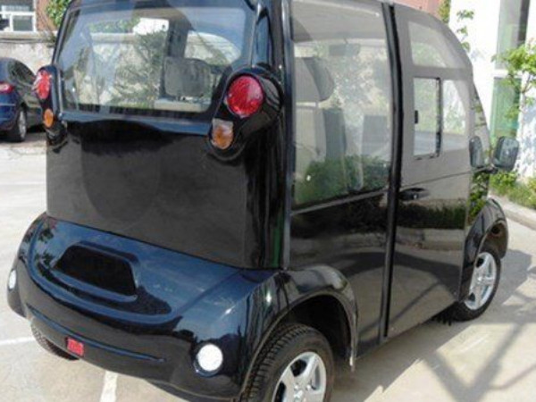 Cộng đồng mạng xôn xao về hình ảnh chiếc ô tô 3 bánh mini giá 50 triệu ở Hà Nội