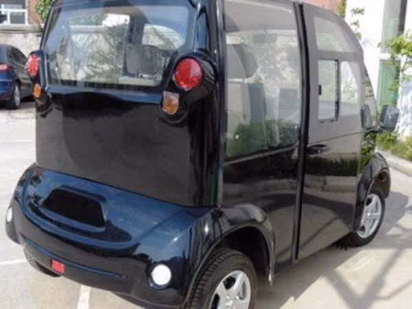 Cộng đồng mạng xôn xao về hình ảnh chiếc ô tô 3 bánh mini giá 50 triệu ở Hà Nội