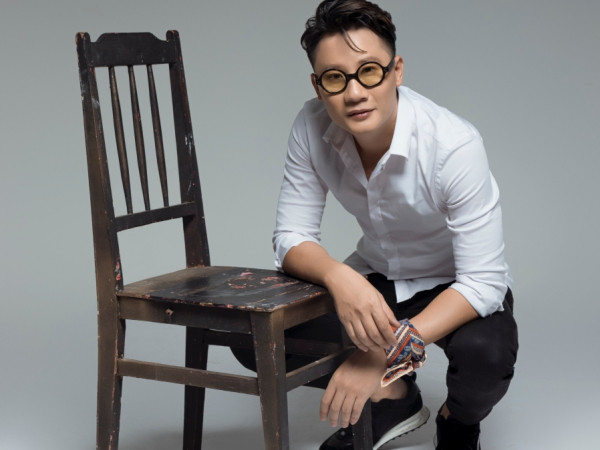 Hoàng Bách chính thức trở lại V-Pop, úp mở về dự án ban nhạc mới