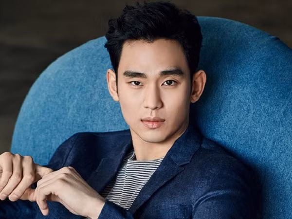 Còn chưa xuất ngũ, “cụ giáo” Kim Soo Hyun đã có ngay hợp đồng quảng cáo