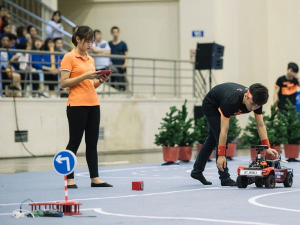 Lộ diện các trường Đại học xuất sắc vào chung kết lập trình xe tự hành