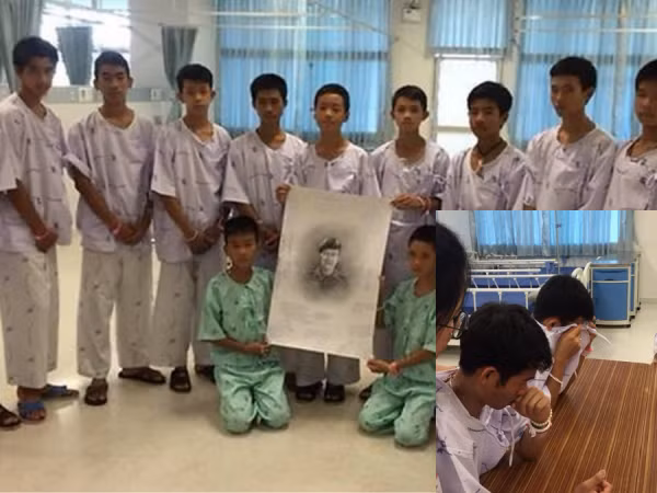 Đội bóng nhí Thái Lan bật khóc khi biết tin người thợ lặn đã hy sinh