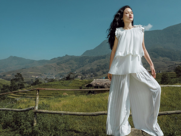 Tuyết Lan thành “nàng thơ” trong bộ sưu tập mang cảm hứng vùng cao của Lê Thanh Hòa