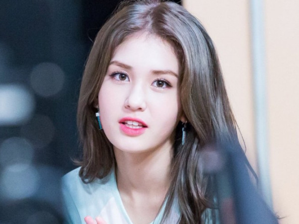Sau tất cả, “bông hồng lai” Jeon Somi cuối cùng cũng đã ấn định ngày debut!
