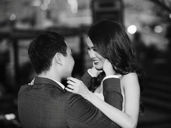 Lộ clip Lan Khuê bật khóc hạnh phúc khi được bạn trai bất ngờ cầu hôn