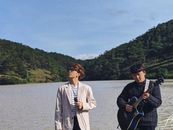 Tăng Phúc gợi nhớ thanh xuân V-Pop của khán giả bằng chuỗi series đầu tư lớn
