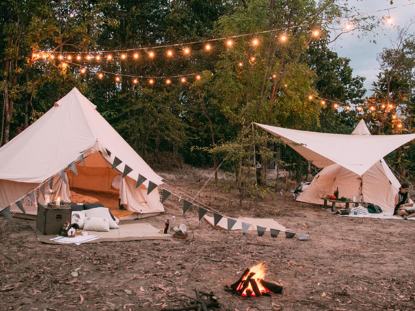 Lều bạt toàn trắng, bồn tắm ngoài trời - ở đâu "xịn" cho bằng khu cắm trại Chiang Mai?