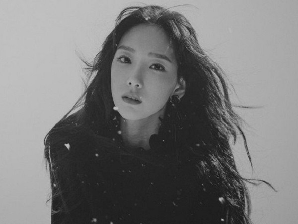 Sooyoung, Yoona, Red Velvet chúc mừng Taeyeon với thành công của ca khúc Giáng sinh