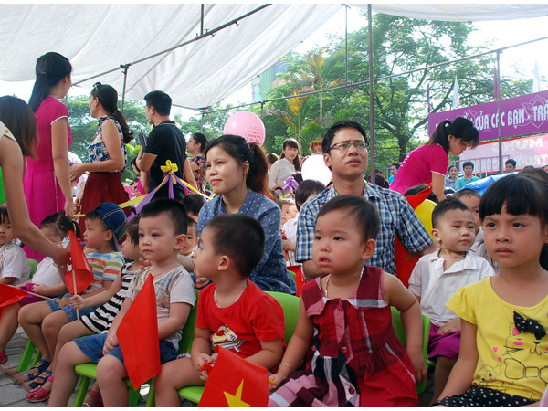 Phụ huynh "méo mặt" với các khoản thu tự nguyện đầu năm