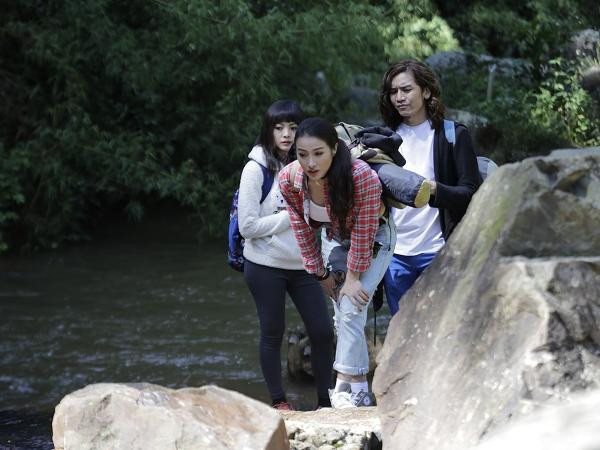 Yaya Trương Nhi rủ rê BB Trần và Yu Dương đi phượt rừng sâu