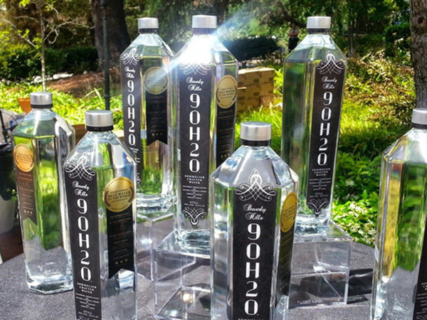 Sửng sốt với chai nước lọc đắt ngang ngửa… ô tô hạng sang