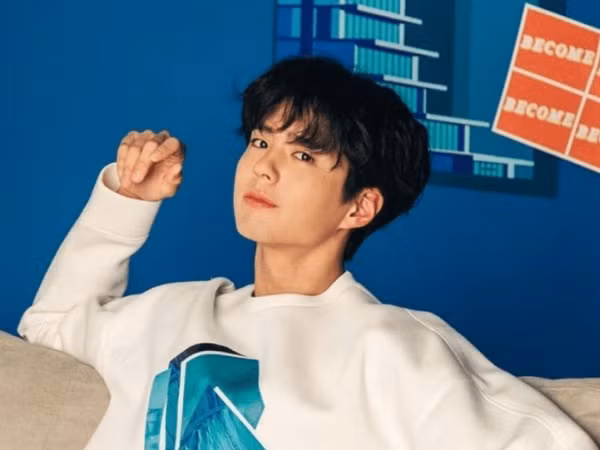 Park Bo Gum đã có lightstick "chính chủ" tự tay thiết kế rồi này!