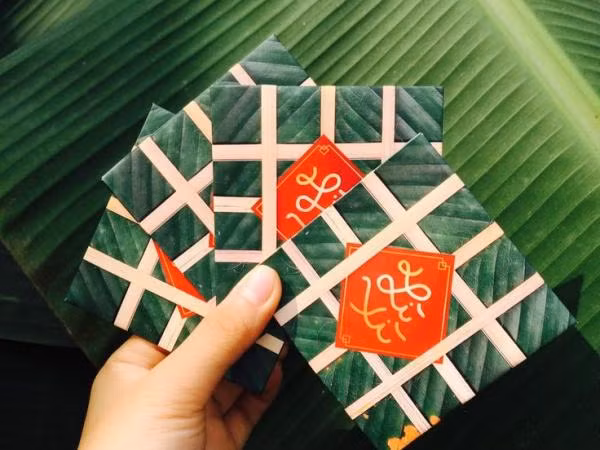 Gói ghém yêu thương trong những bao lì xì đỏ thắm 