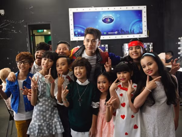 Show truyền hình thực tế và "cuộc đua ngầm" của những huấn luyện viên trẻ