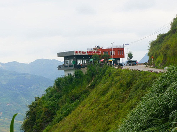 Bộ trưởng Bộ Văn hóa Thể thao Du lịch cần yêu cầu xóa tòa nhà ở Mã Pì Lèng