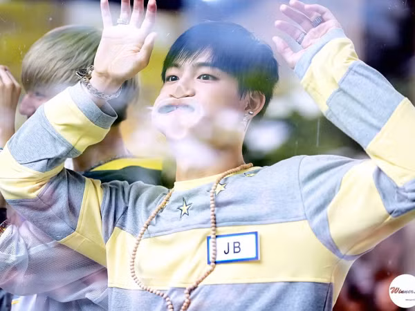 1001 tuyệt chiêu giúp sao K-Pop khoe khéo rằng mũi tôi hàng thật 100%