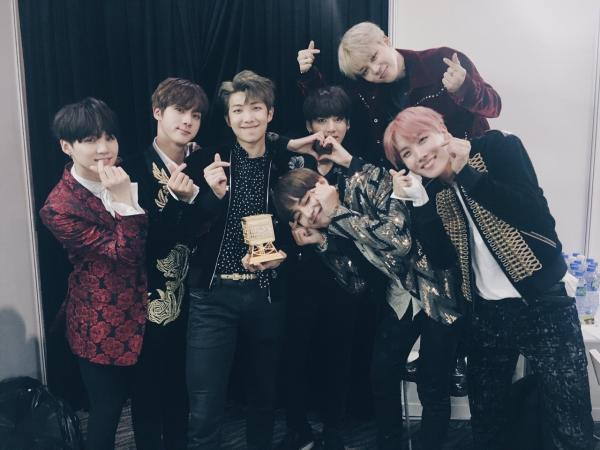 Với những thành tích "khủng" sau, còn ai nghi ngờ giải Daesang của BTS?