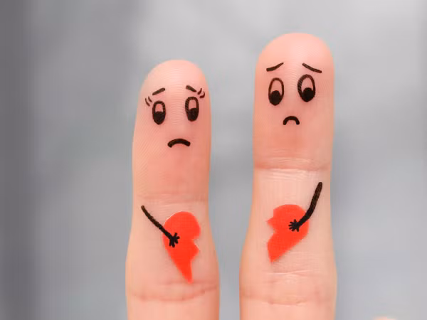 Nếu thấy những dấu hiệu này, thì chuyện tình cảm của bạn có nguy cơ trục trặc rồi