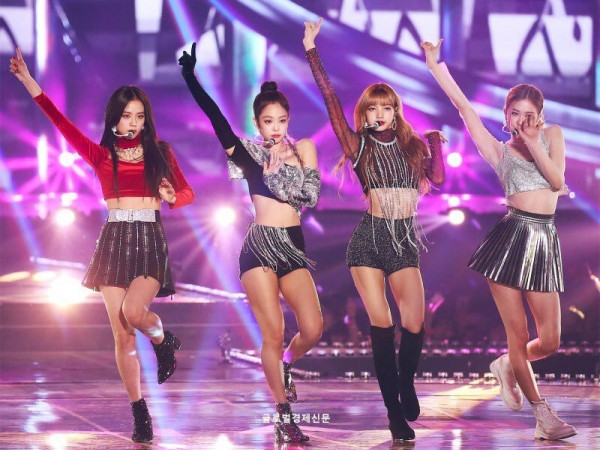 Rosé (Black Pink) phải mặc đồ hàng chợ đi diễn và đây là hậu quả tất yếu