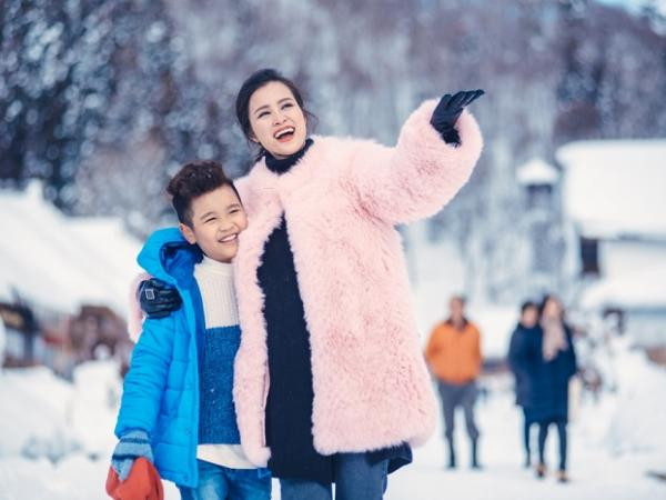 MV Valentine của Đông Nhi cùng học trò đẹp "rụng rời" ở từng khung hình