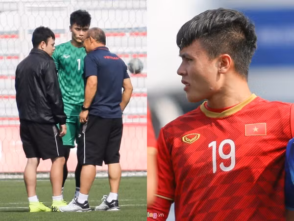 HLV Park trao đổi với Tiến Dũng trước bán kết SEA Games