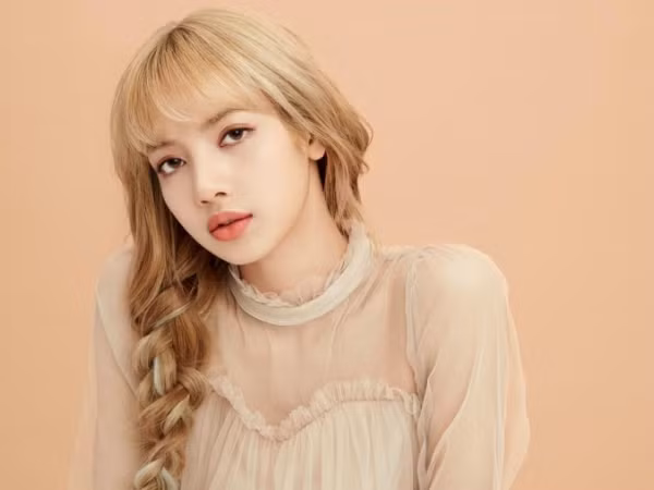 Sau khi bị Lisa vô tình cướp sóng, Justin Bieber quyết định theo dõi cô nàng 