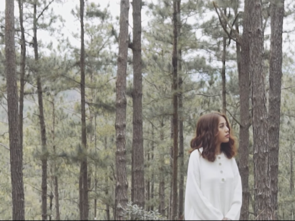 Nếu bạn đang buồn và muốn tìm “người lạ” để sẻ chia, hãy đến gặp Phùng Khánh Linh ngay nhé!