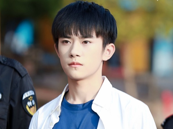 Dịch Dương Thiên Tỉ (TFBOYS) bất ngờ bị rapper vô danh "gọi hồn" trong ca khúc mới