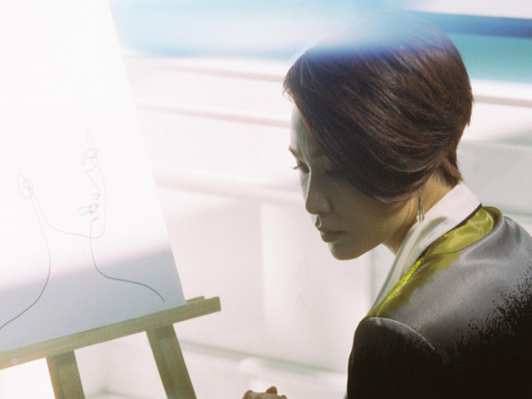 Uyên Linh nhờ chuyên gia trang điểm Nam Trung làm giám đốc sáng tạo cho MV mới