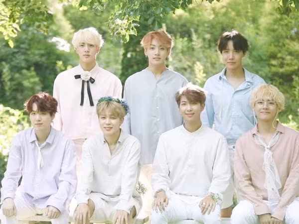 Đến lượt BTS “nằm không cũng dính đạn” chỉ vì một bộ truyện tranh nổi tiếng