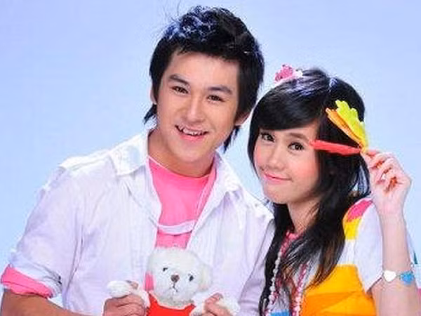 Sau 11 năm, hai gương mặt ảnh bìa H2T năm nào giờ vẫn thân thiết thế này đây!